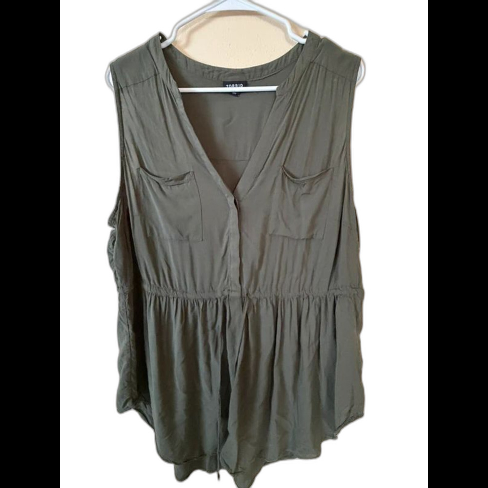 Torrid olive green sleeveless button-front top size 1